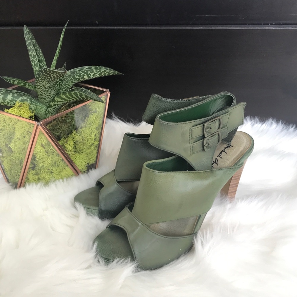 ⭐️ NWOT Michael Antonio High Heels